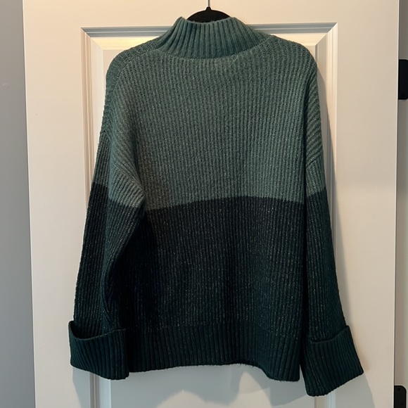 Womens Z Supply sweater - Picture 2 of 2